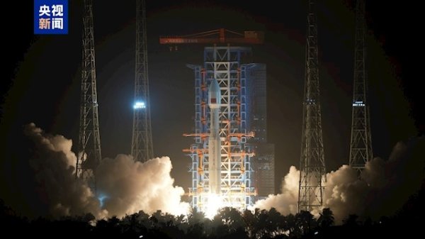 金投策略 我国成功发射卫星互联网低轨10组卫星 华为Mate 80有望支持低轨卫星通讯