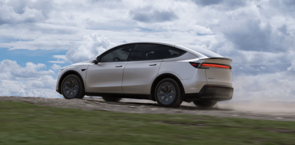 盒马配资 特斯拉Model Y L对战问界M8纯电版：谁才是你的纯电首选？
