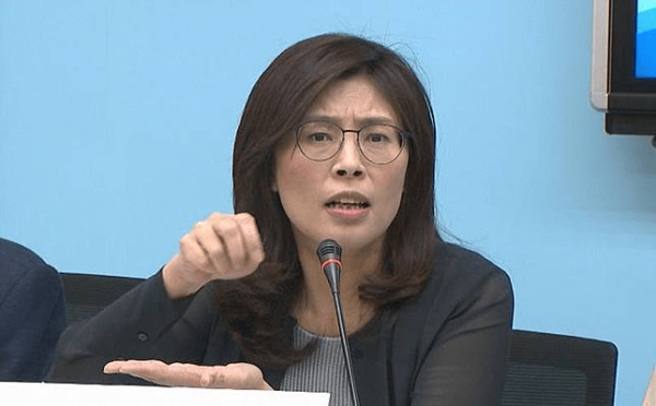 金猪配资 郑丽文今就任党主席，国民党财报曝光，负债总额逾21亿新台币